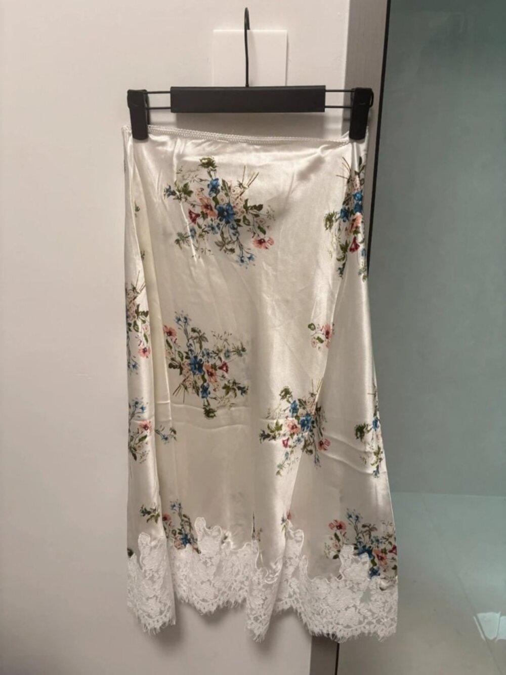 DOEN White Floral Satin Midi Skirt Size M